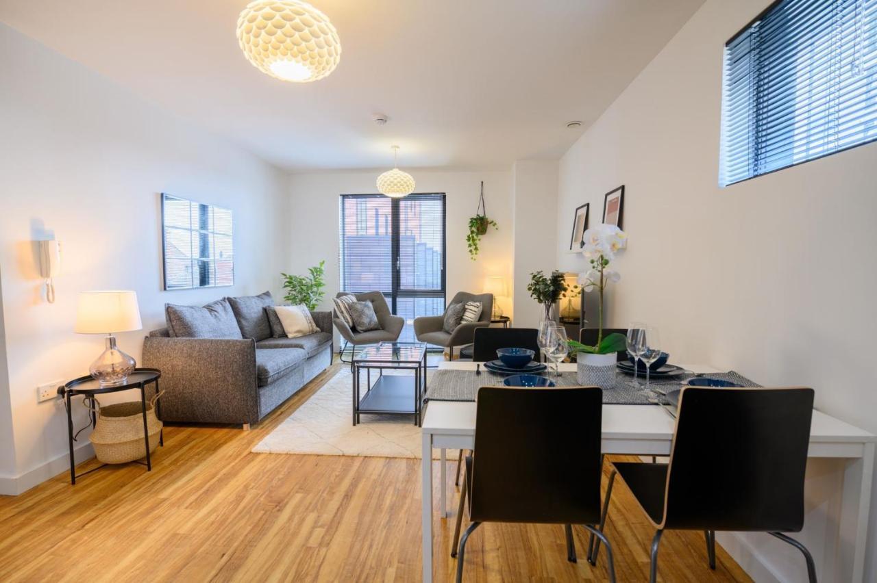 Superb Apartment At The Gallery, Baltic Triangle Ливърпул Стая снимка